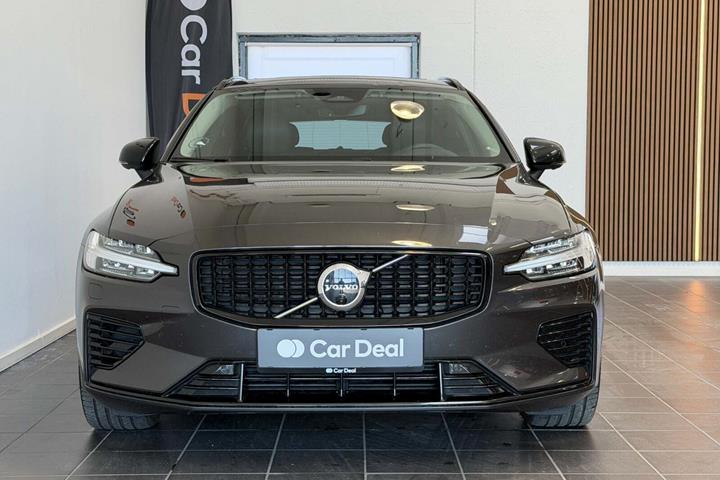 Grå Volvo V60 fra 2023