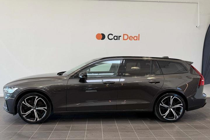 Grå Volvo V60 fra 2023