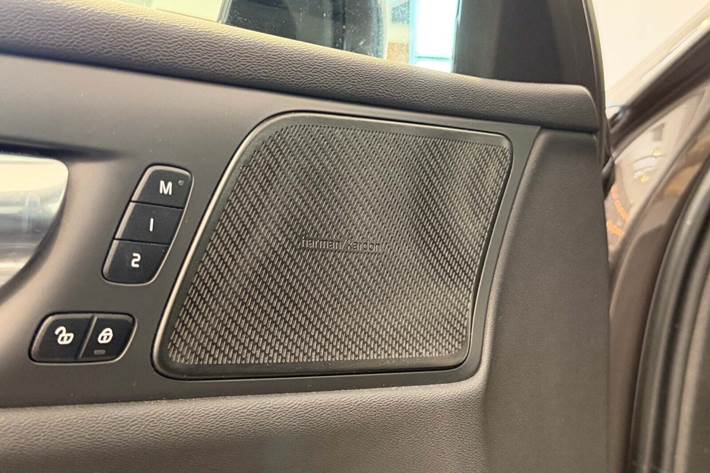 Grå Volvo V60 fra 2023