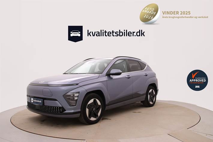 Blå Hyundai Kona fra 2024 set udefra