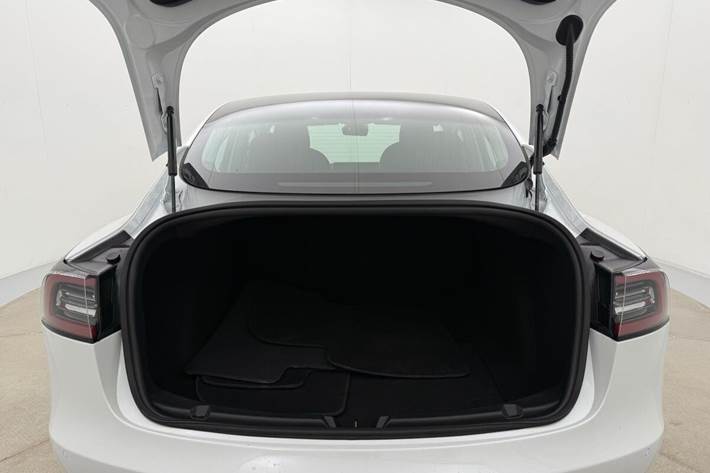 Hvid Tesla Model 3 fra 2020