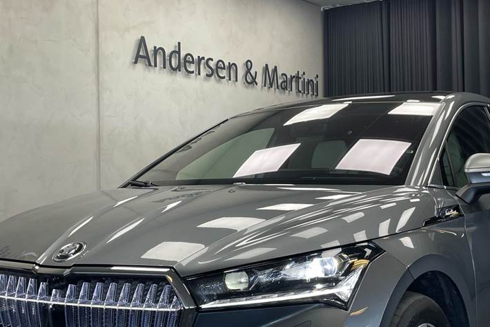 Grå Skoda Enyaq fra 2024