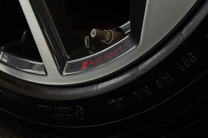 Grå Audi e-tron S fra 2021