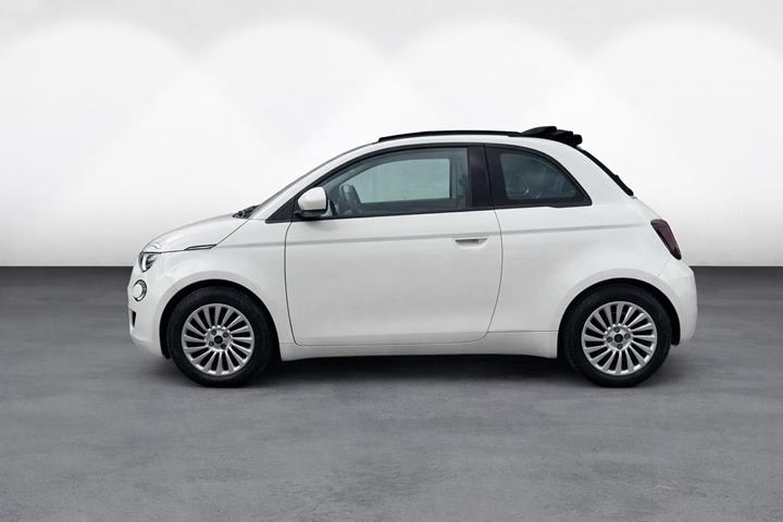 Hvid Fiat 500e fra 2023