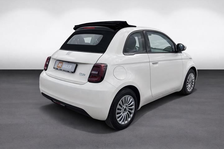 Hvid Fiat 500e fra 2023