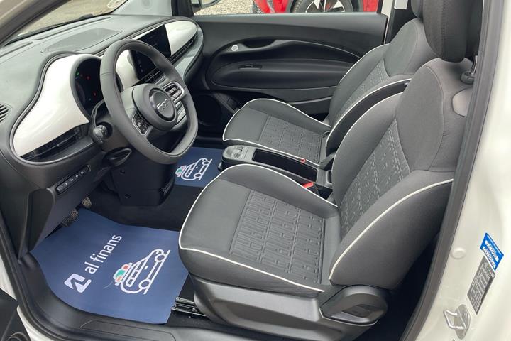 Hvid Fiat 500e fra 2023
