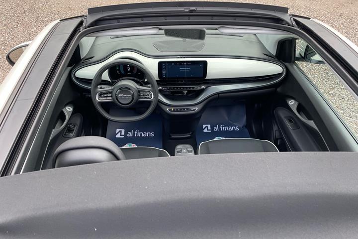 Hvid Fiat 500e fra 2023