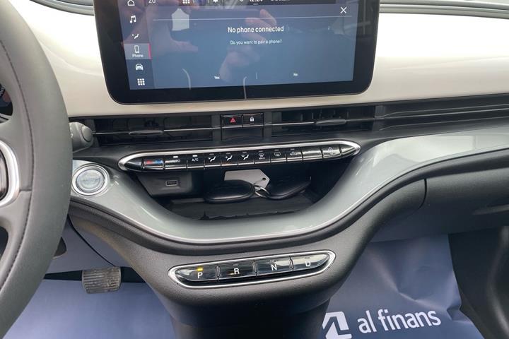 Hvid Fiat 500e fra 2023