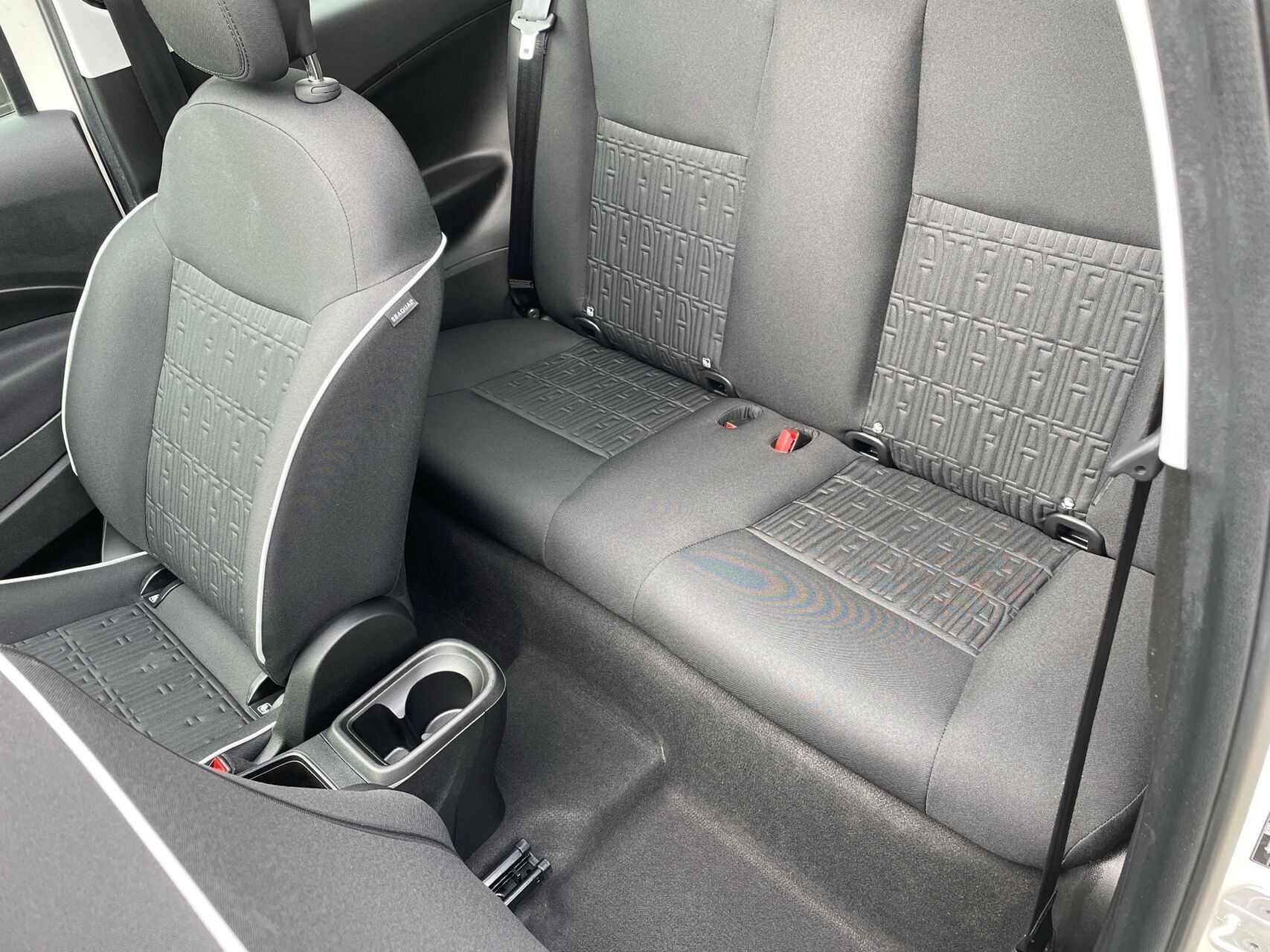 Hvid Fiat 500e fra 2023