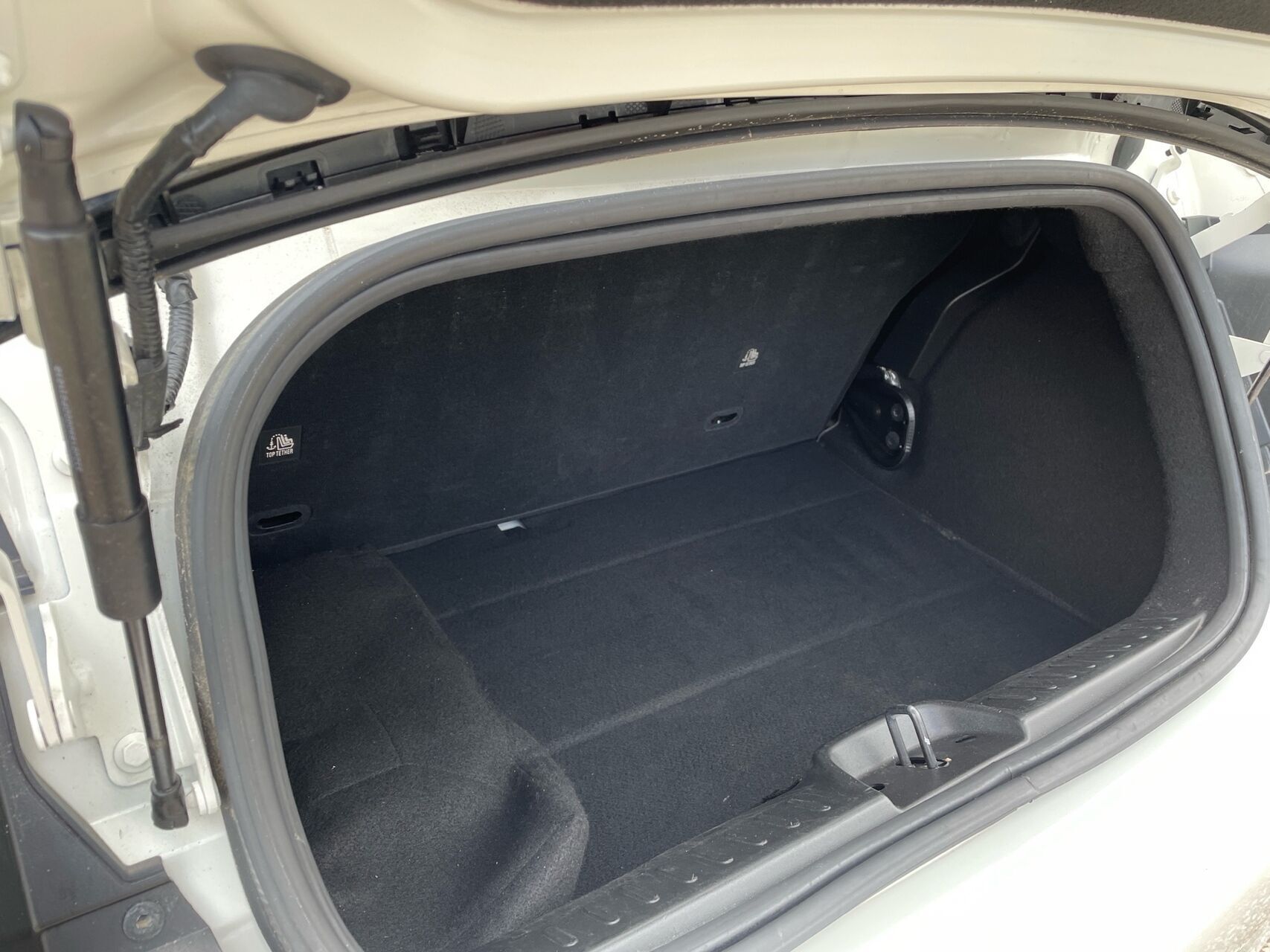 Hvid Fiat 500e fra 2023