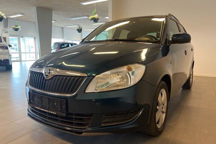 Blå Skoda Fabia fra 2013