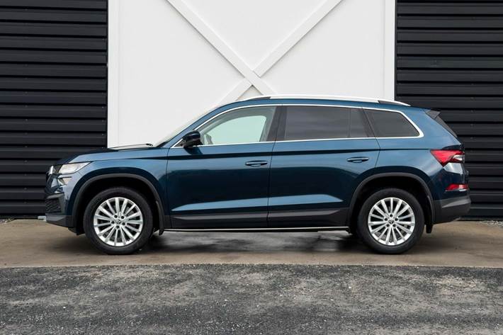 Blå Skoda Kodiaq fra 2022