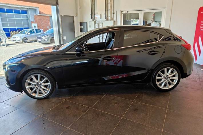 Sort Mazda 3 fra 2017