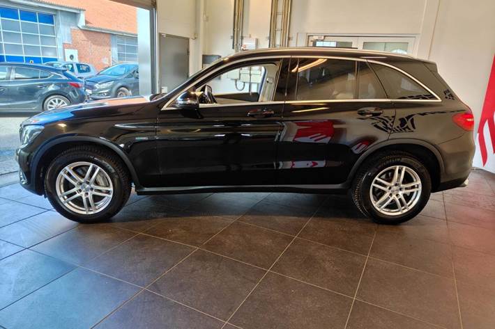 Sort Mercedes GLC350 e fra 2017