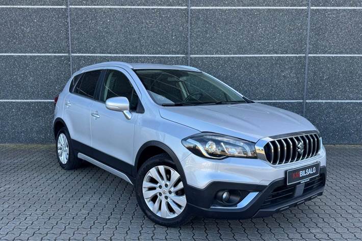 Sølv Suzuki S-Cross fra 2016