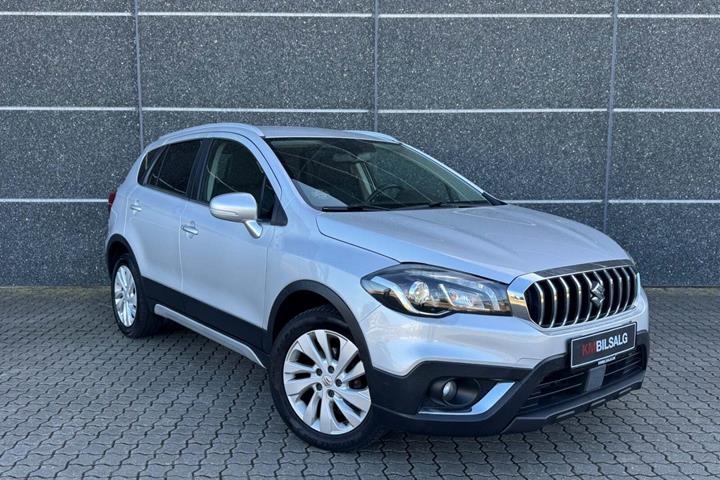 Sølv Suzuki S-Cross fra 2016 set udefra