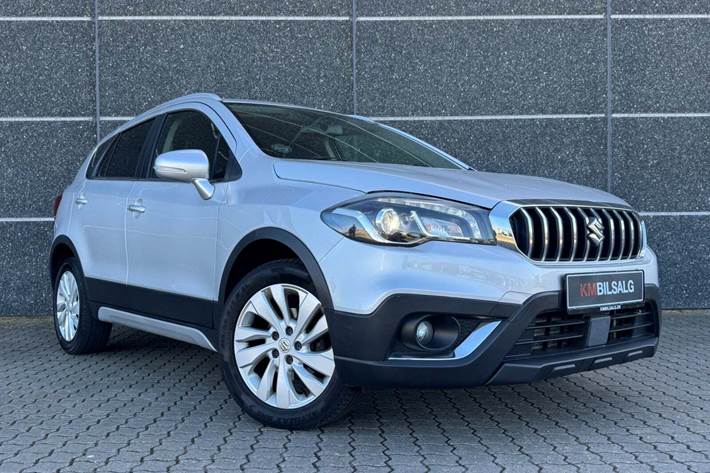 Sølv Suzuki S-Cross fra 2016