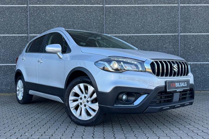 Sølv Suzuki S-Cross fra 2016