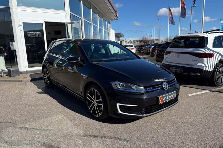 Sort VW Golf VII fra 2015