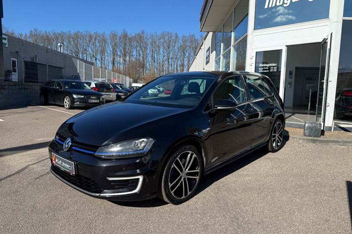 Sort VW Golf VII fra 2015