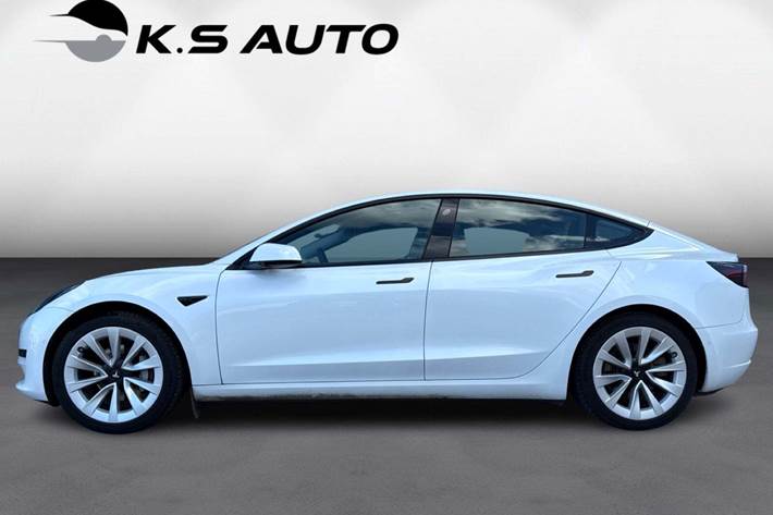 Hvid Tesla Model 3 fra 2022