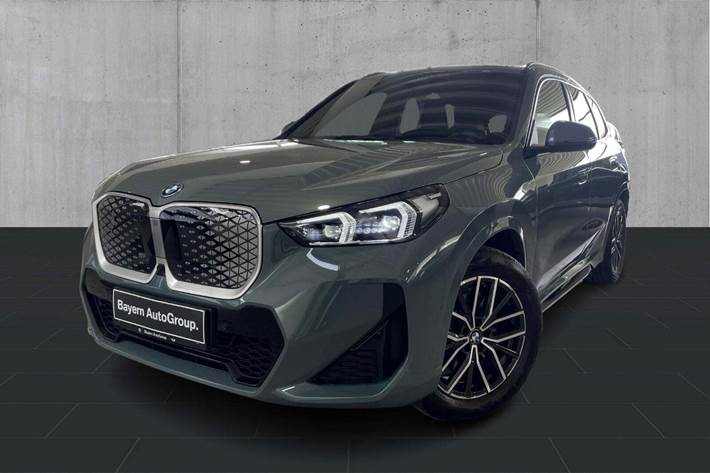 Grøn BMW iX1 fra 2026