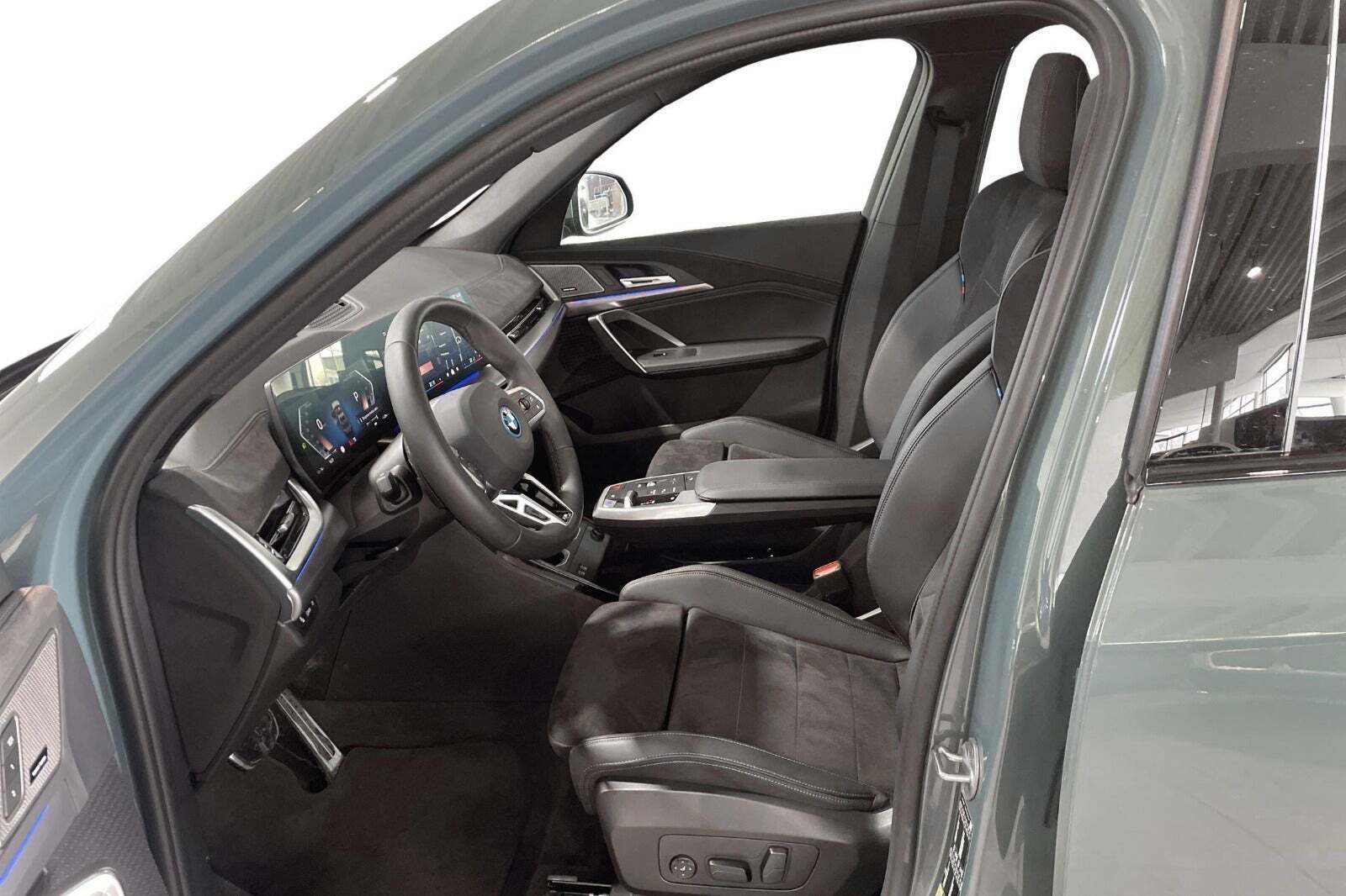 BMW iX1 xDrive30 Fully Charged