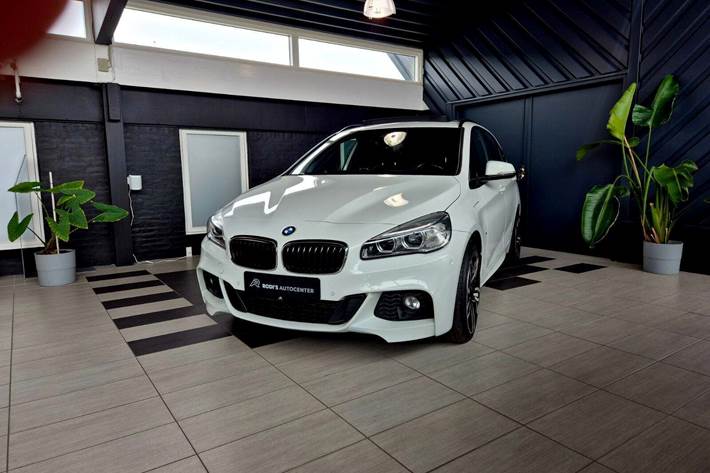 Hvid BMW 225xe fra 2017