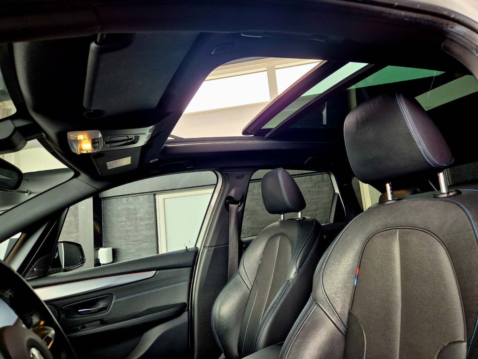 Hvid BMW 225xe fra 2017