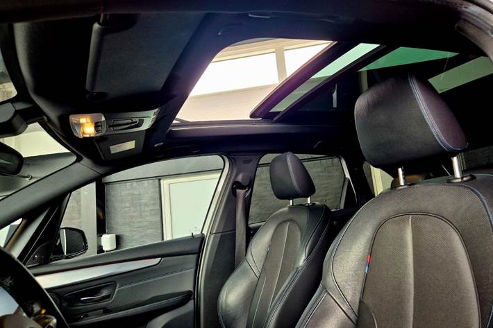 Hvid BMW 225xe fra 2017