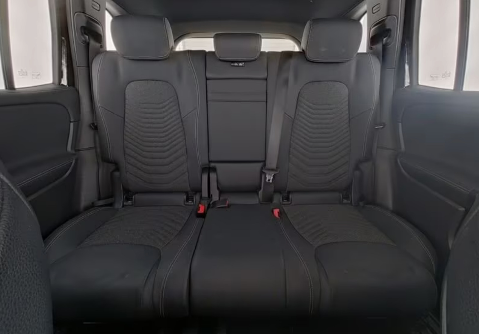 Sort Mercedes EQB250+ fra 2024