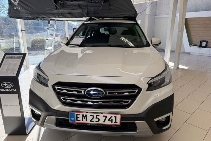 Hvid Subaru Outback fra 2025