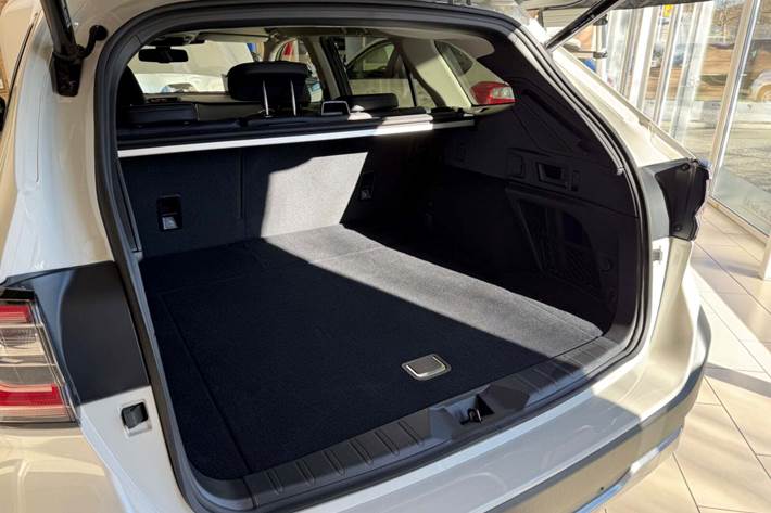 Hvid Subaru Outback fra 2025