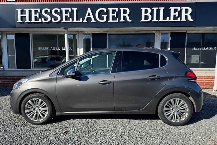 Grå Peugeot 208 fra 2018