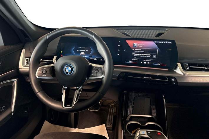 Sølv BMW iX1 fra 2025