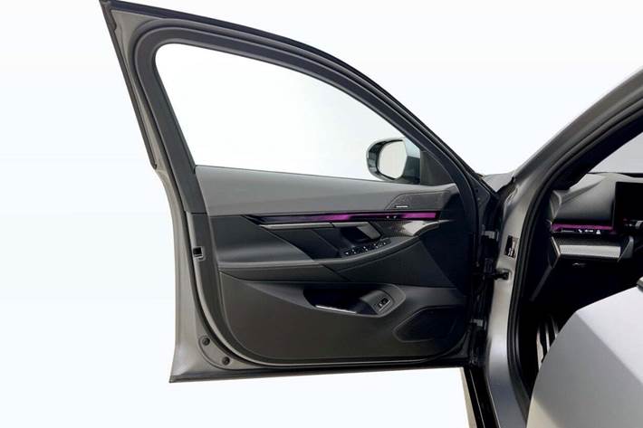 Grå BMW i5 fra 2024