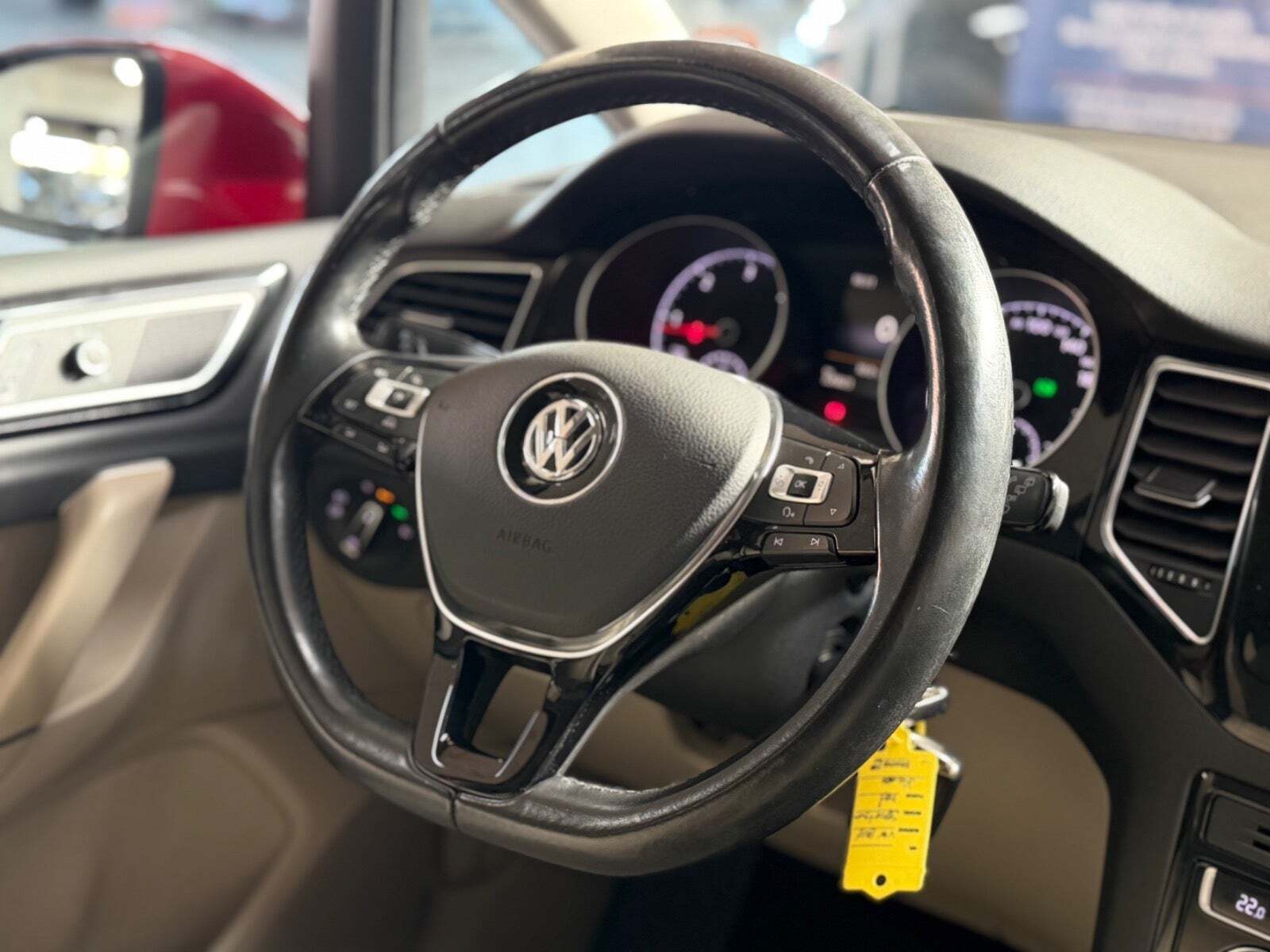 Rød VW Golf Sportsvan fra 2016