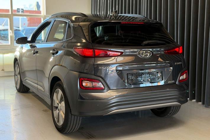 Grå Hyundai Kona fra 2021