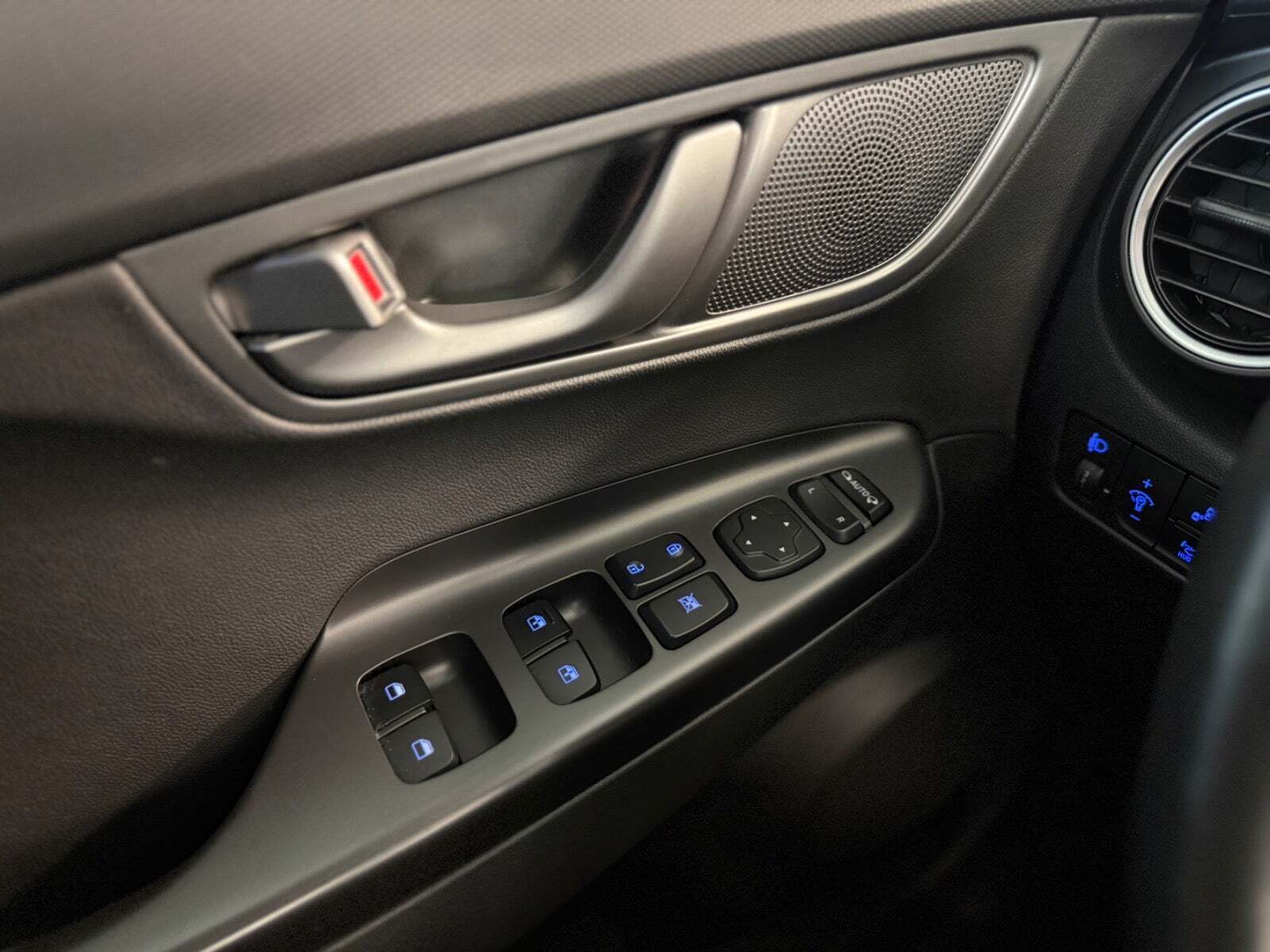 Grå Hyundai Kona fra 2021