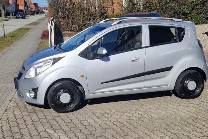 Sølv Chevrolet Spark fra 2010