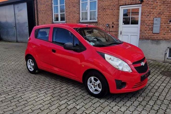 Rød Chevrolet Spark fra 2010