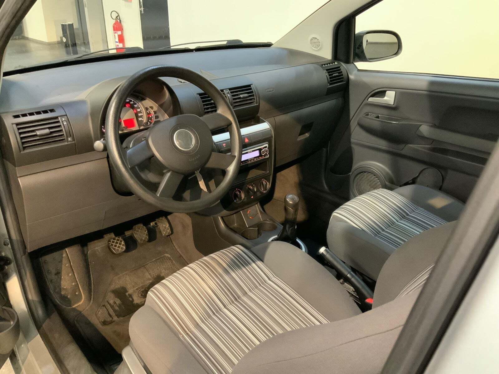 Sølv VW Fox fra 2006