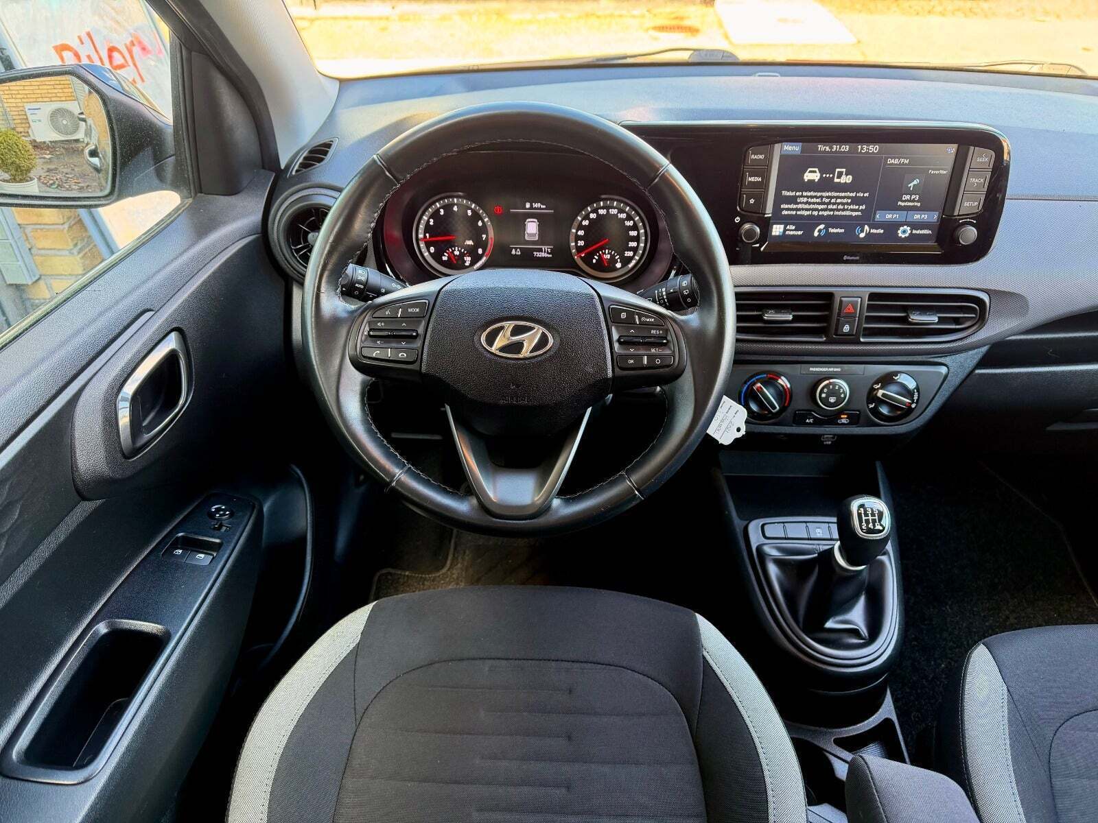 Grå Hyundai i10 fra 2021