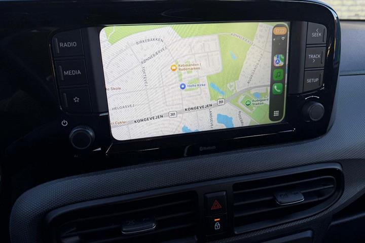 Grå Hyundai i10 fra 2021