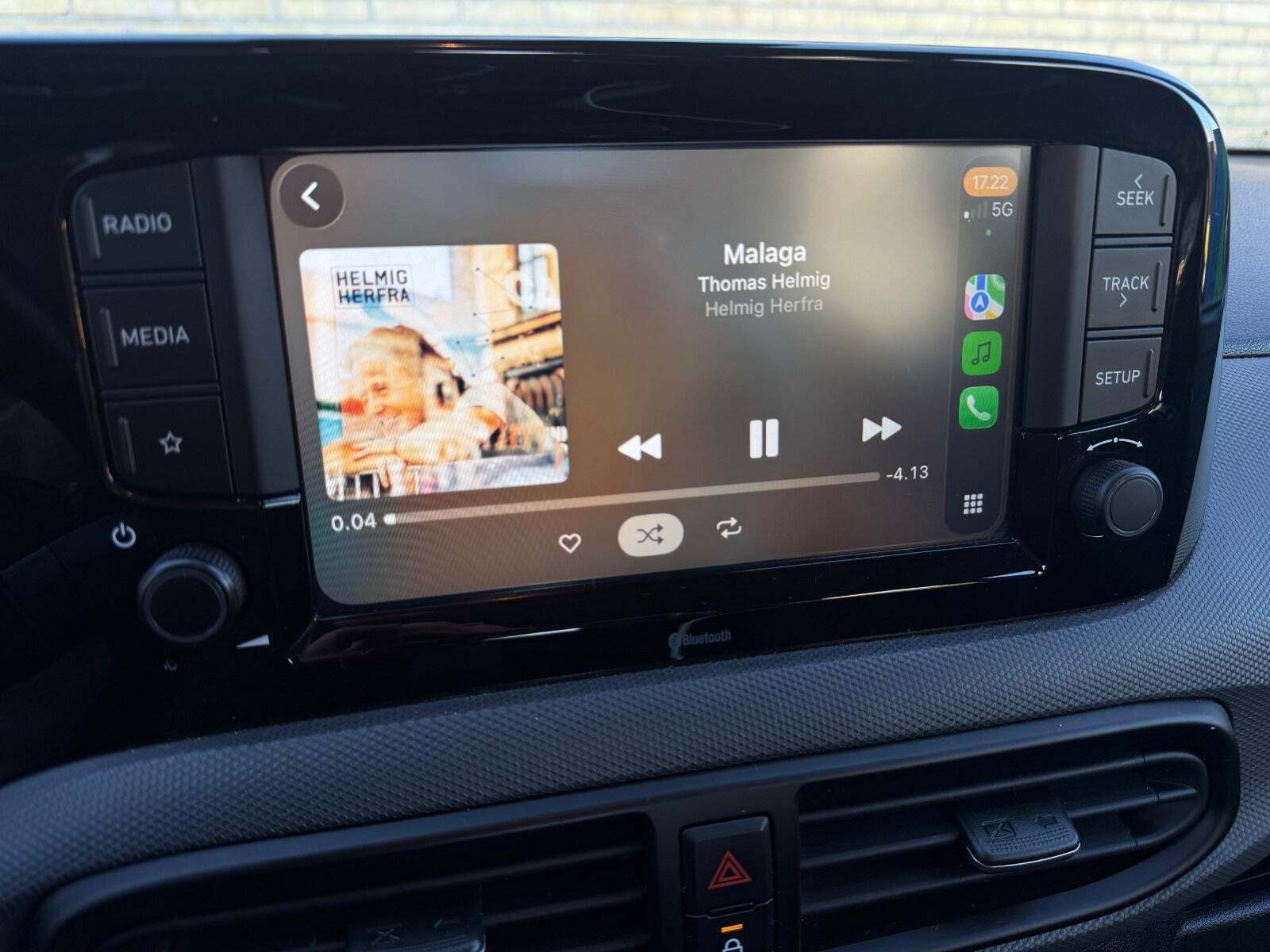 Grå Hyundai i10 fra 2021
