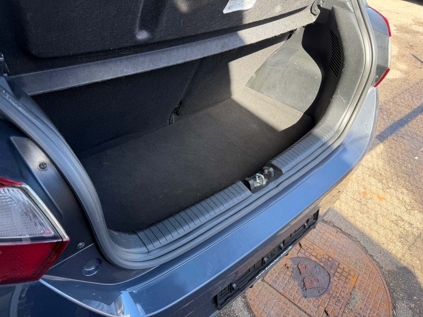 Grå Hyundai i10 fra 2021