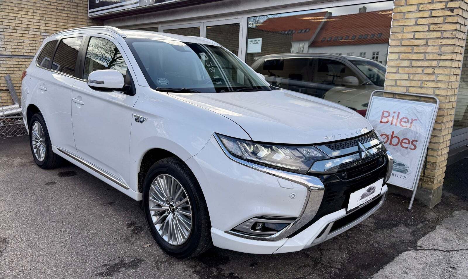 Mitsubishi Outlander 2,4 PHEV Intense CVT 4WD