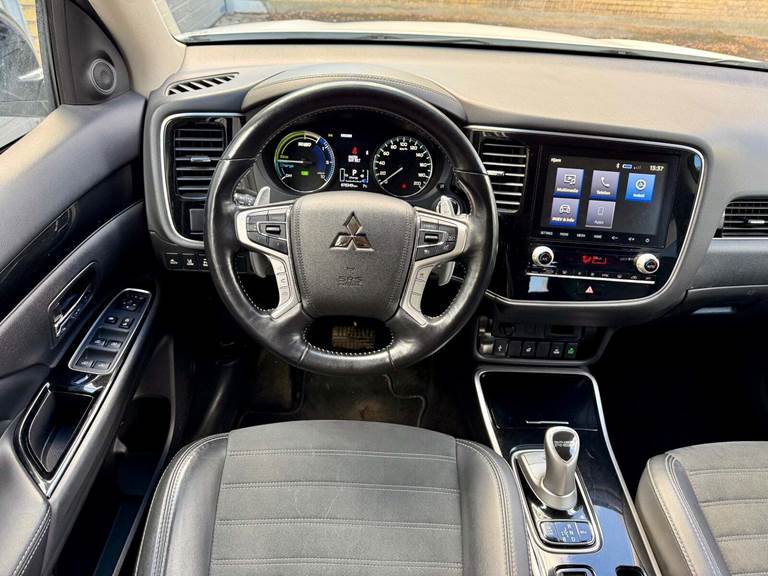 Mitsubishi Outlander 2,4 PHEV Intense CVT 4WD