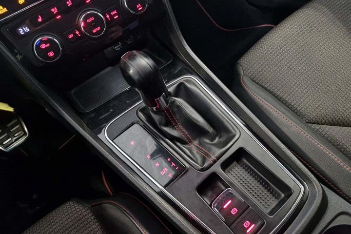 Blå Seat Leon fra 2018