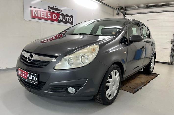 Grå Opel Corsa fra 2011
